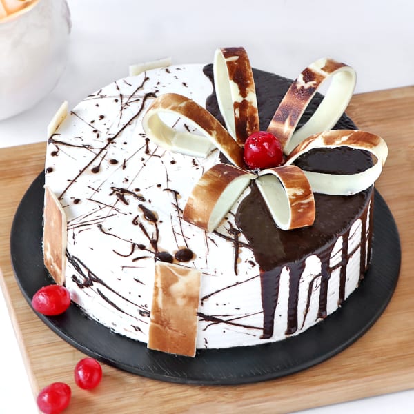 Chocolate Vanilla Cake